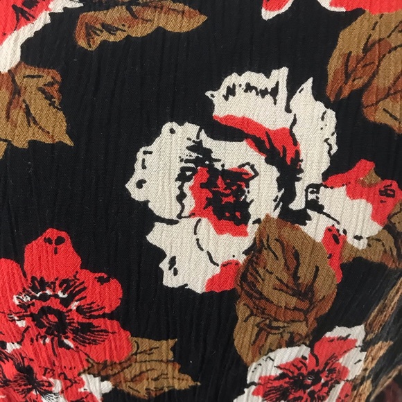 DEX Floral Dress with Back Detail in Lightweight Crinkle Rayon Red Black Cream - Picture 3 of 12